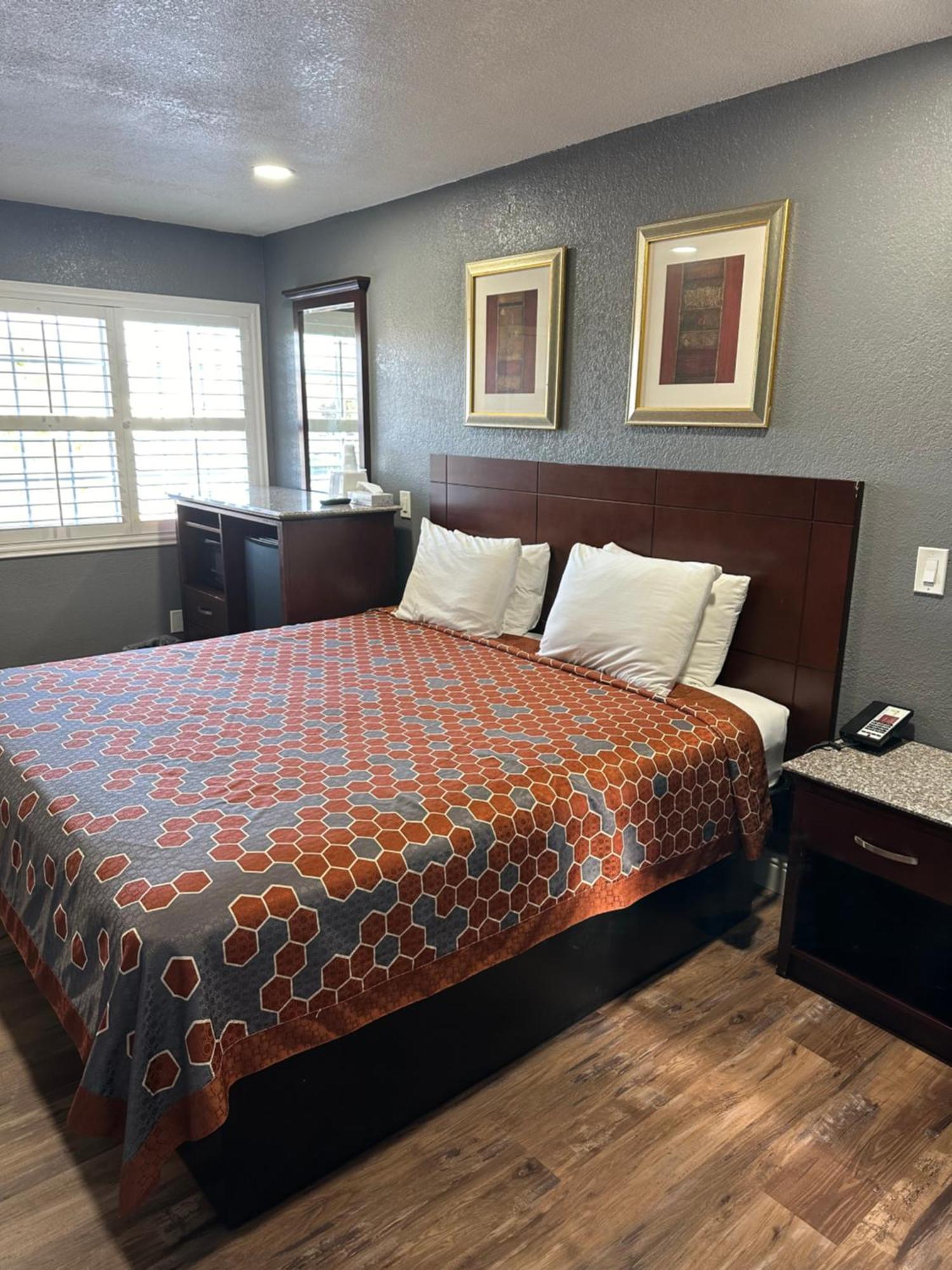 Fireside Inn By The Beach Boardwalk & Bowling 산타크루즈 외부 사진
