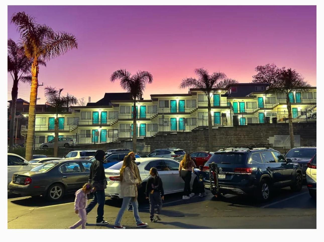 Fireside Inn By The Beach Boardwalk & Bowling 산타크루즈 외부 사진